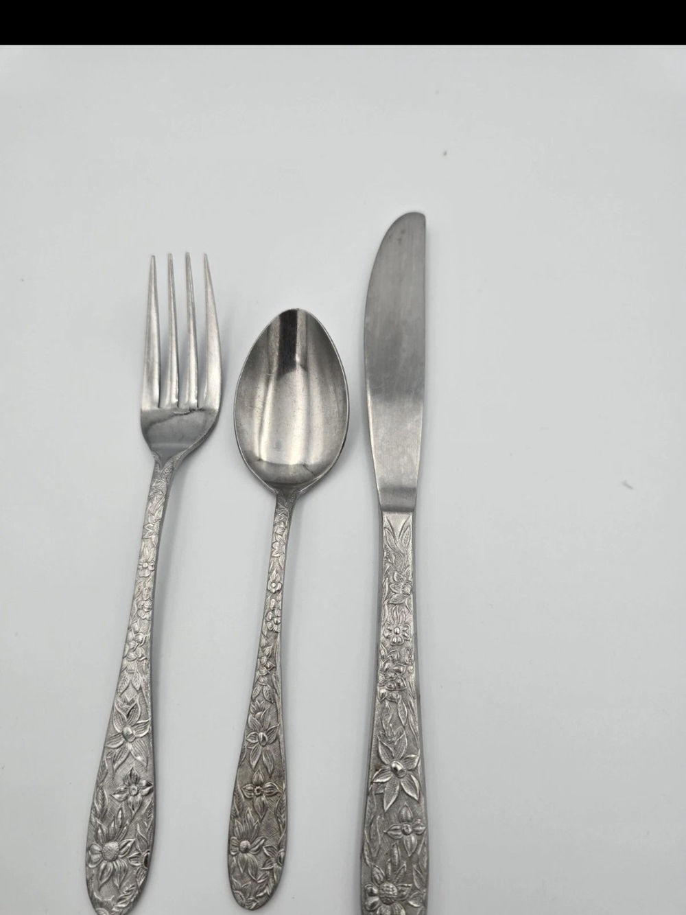 Floral-Engraved Stainless Steel Flatware Set - Silver